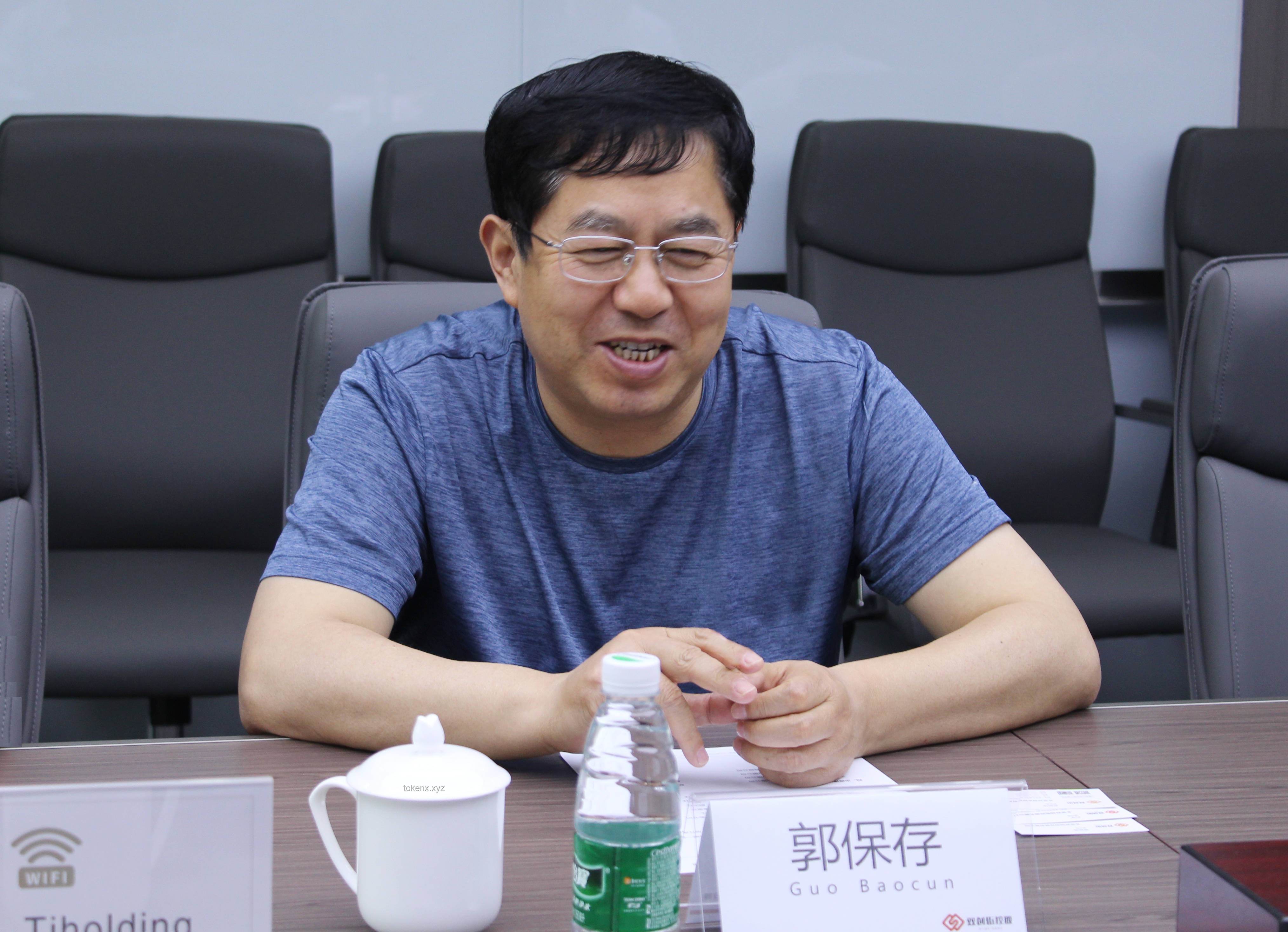 “主任：够劲不校长？”——教育管理与领导力风格对比分析